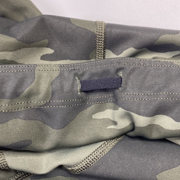Athleta Ultimate 7/8 Camo Tights Leggings With Thigh Pockets Size Medium - Picture 10 of 13